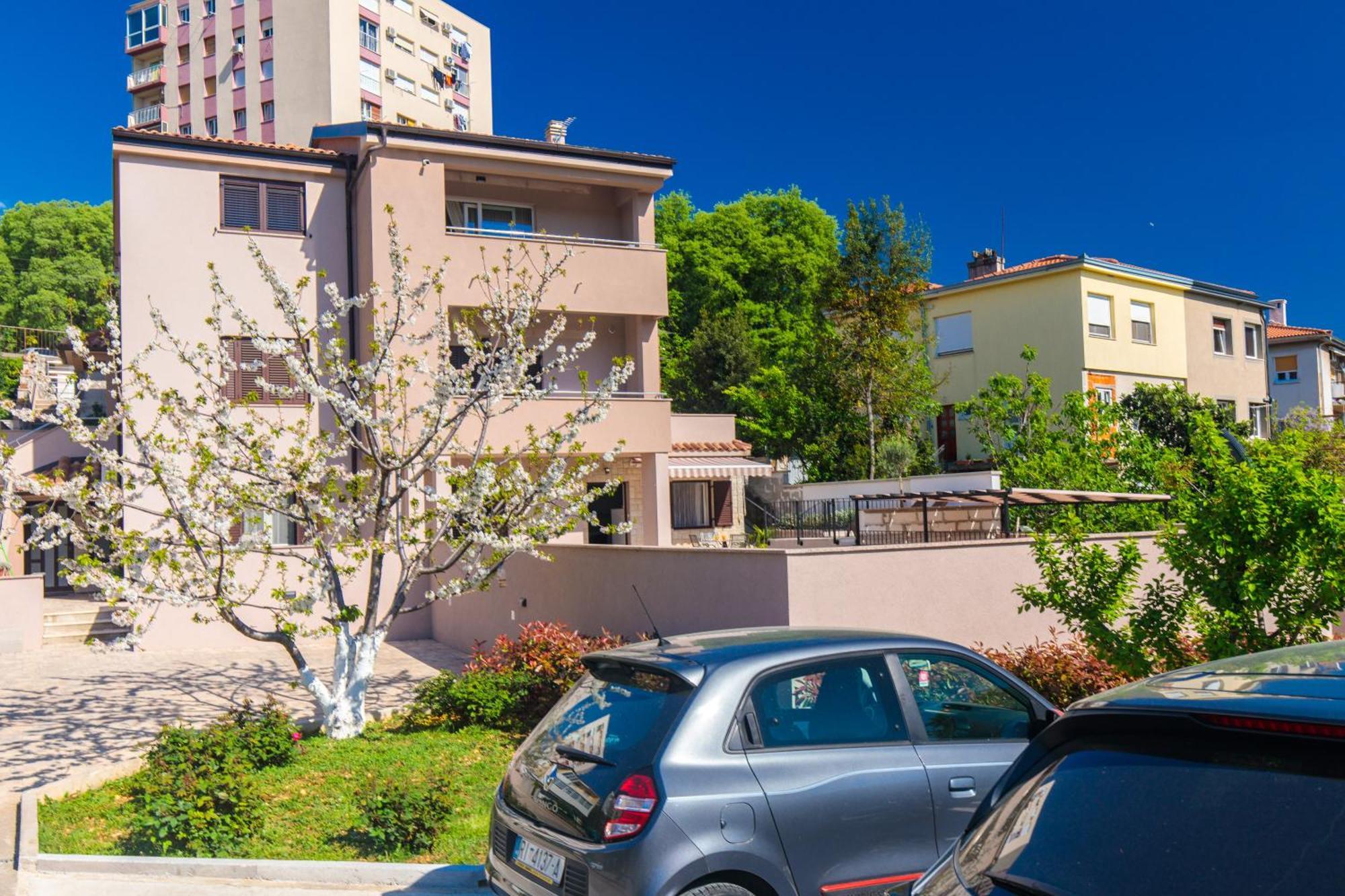 Ela Apartment Rijeka Luaran gambar