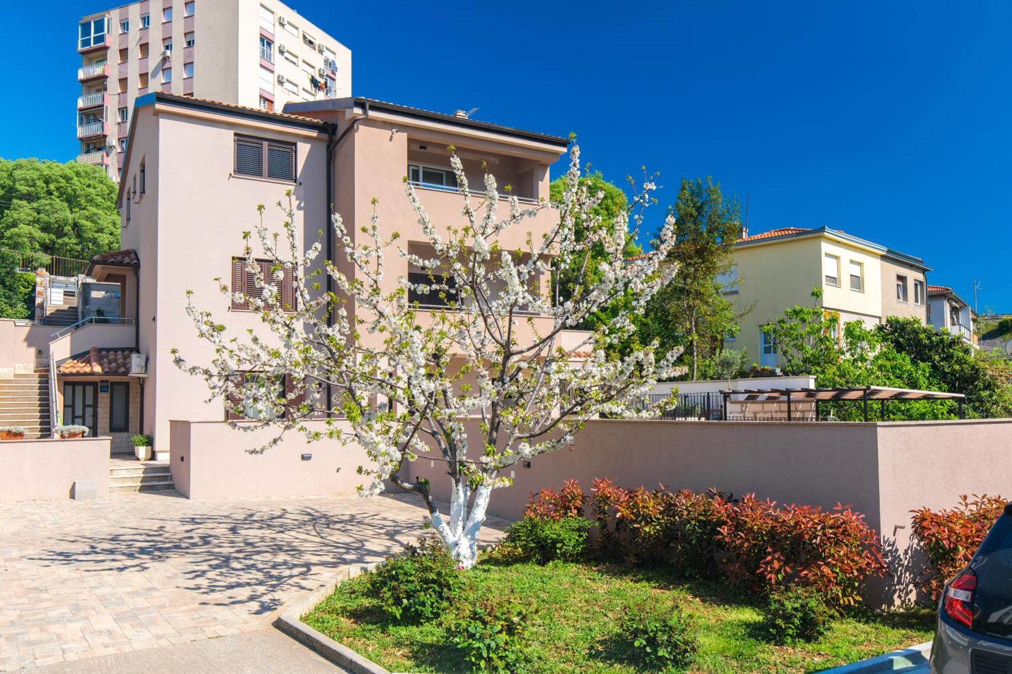 Ela Apartment Rijeka Luaran gambar
